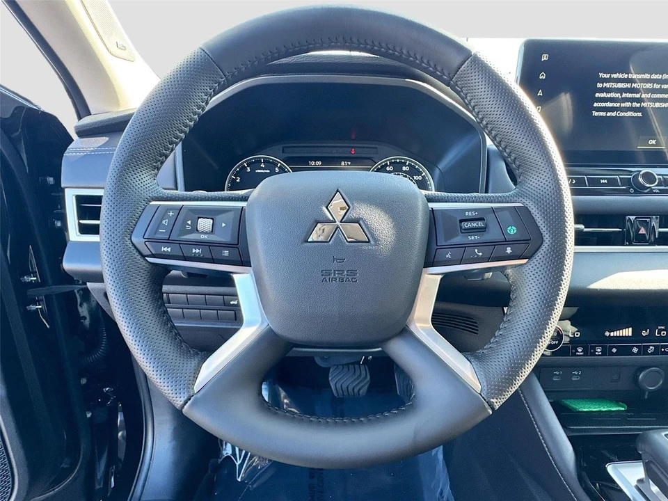 2025 Mitsubishi Outlander - Image 11 of 21