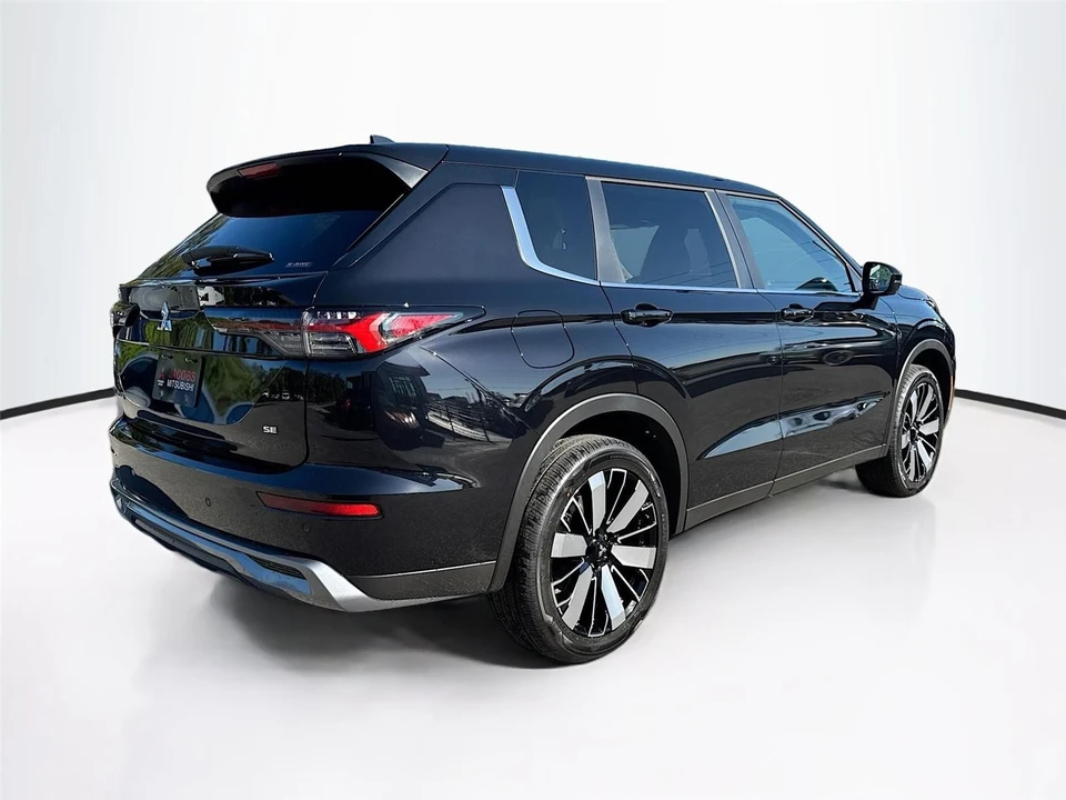 2025 Mitsubishi Outlander - Image 7 of 21