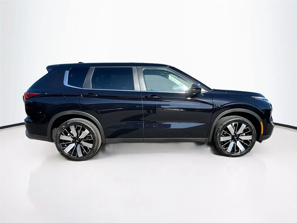 2025 Mitsubishi Outlander - Image 8 of 21