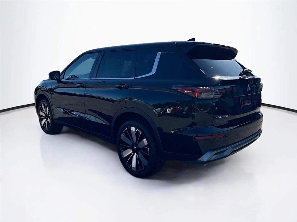2025 Mitsubishi Outlander - Image 5 of 21
