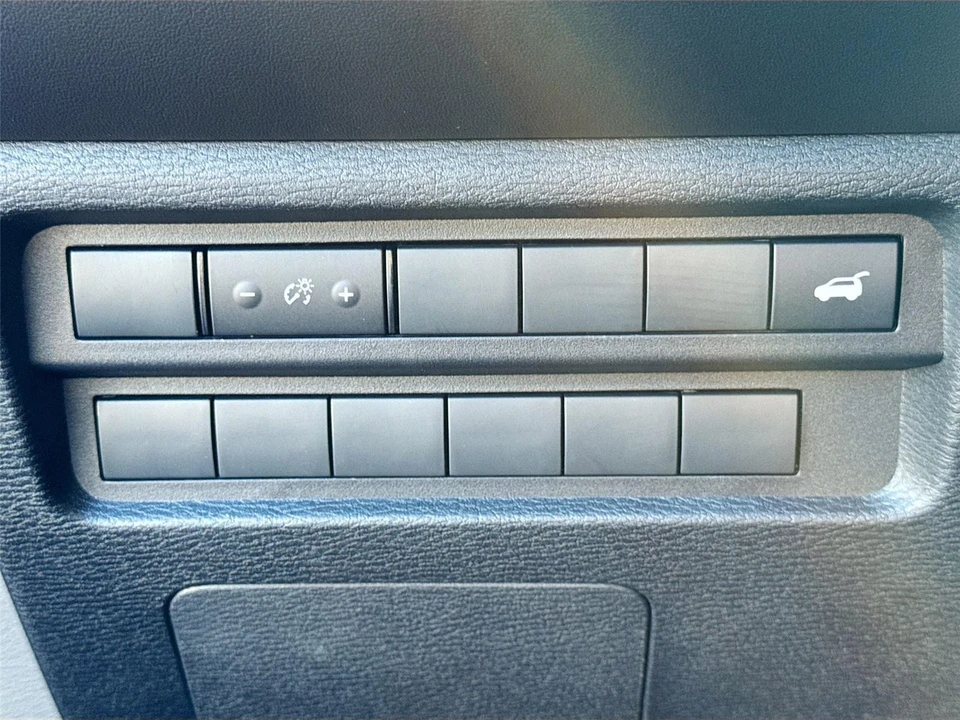 2025 Mitsubishi Outlander - Image 10 of 21