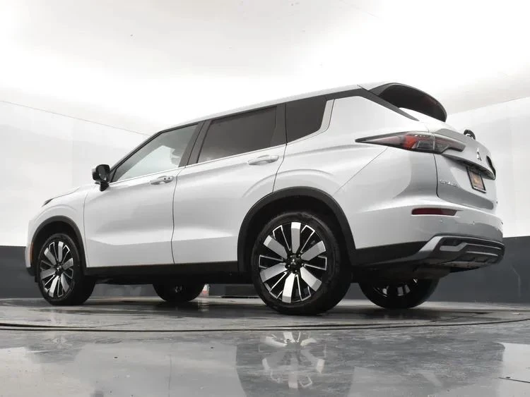2025 Mitsubishi Outlander - Image 12 of 12