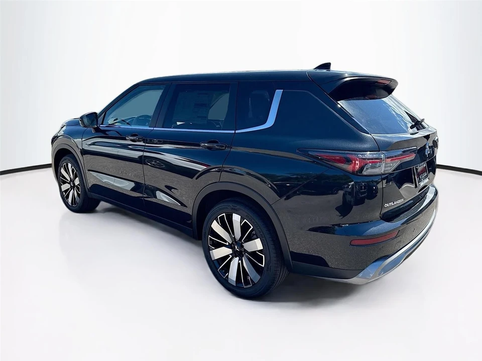 2025 Mitsubishi Outlander - Image 5 of 21