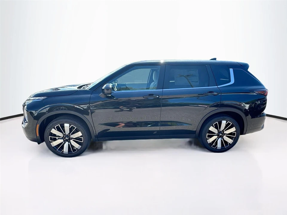 2025 Mitsubishi Outlander - Image 4 of 21
