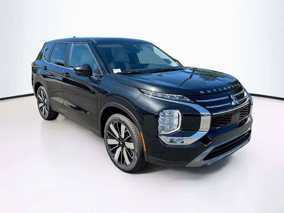 2025 Mitsubishi Outlander - Image 2 of 21