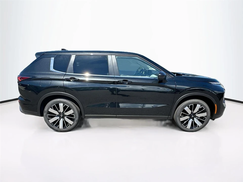 2025 Mitsubishi Outlander - Image 8 of 21