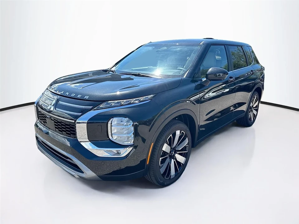 2025 Mitsubishi Outlander - Image 3 of 21