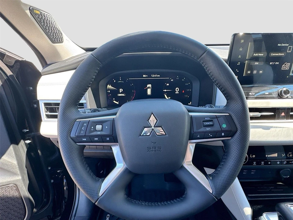 2025 Mitsubishi Outlander - Image 11 of 21