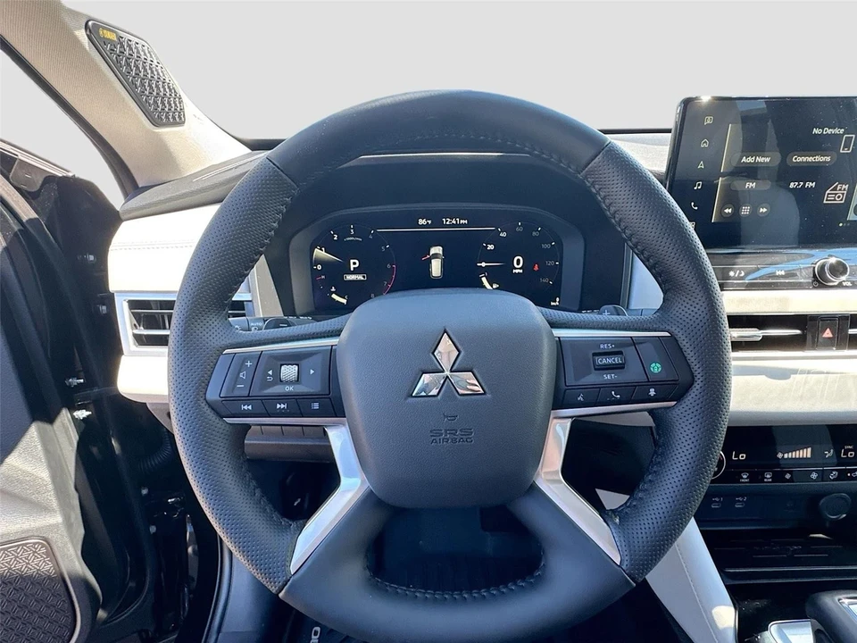 2025 Mitsubishi Outlander - Image 11 of 21