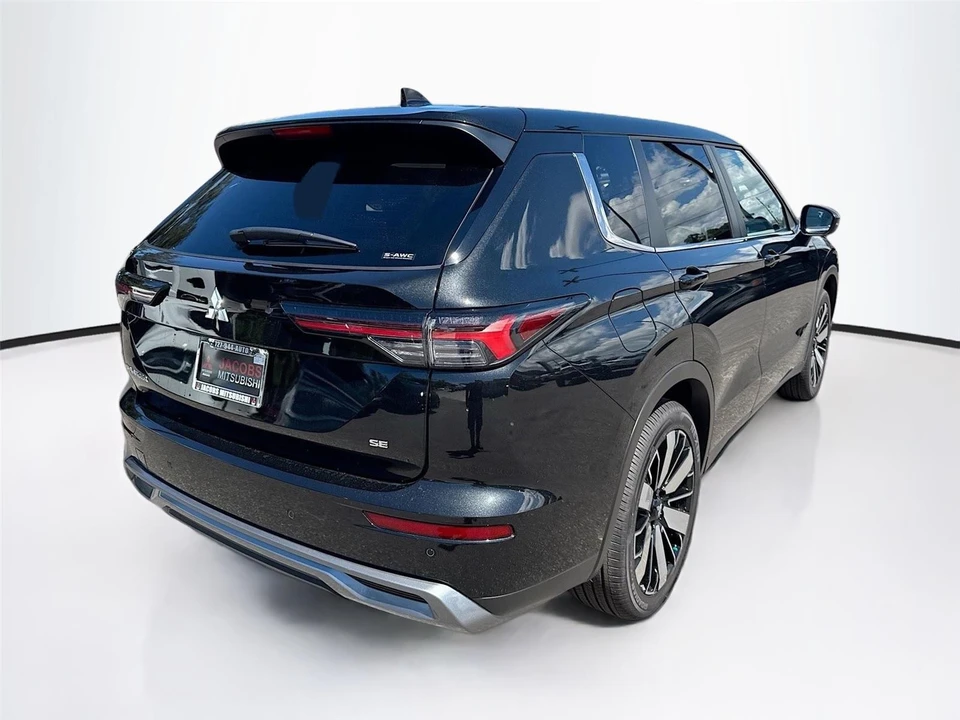 2025 Mitsubishi Outlander - Image 7 of 21