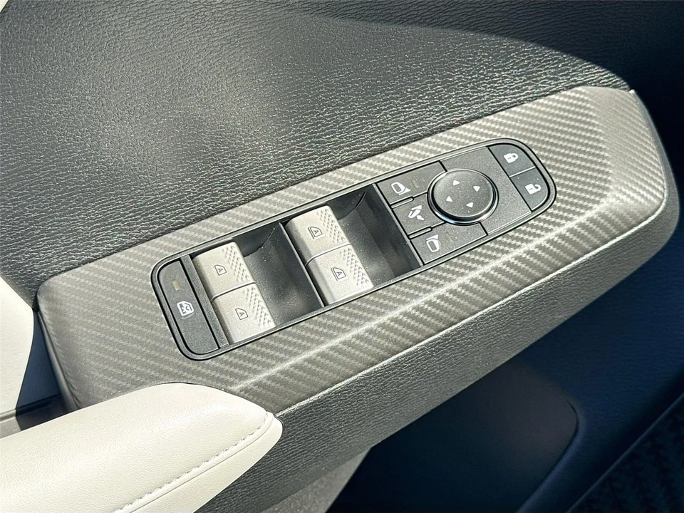 2025 Mitsubishi Outlander - Image 18 of 21