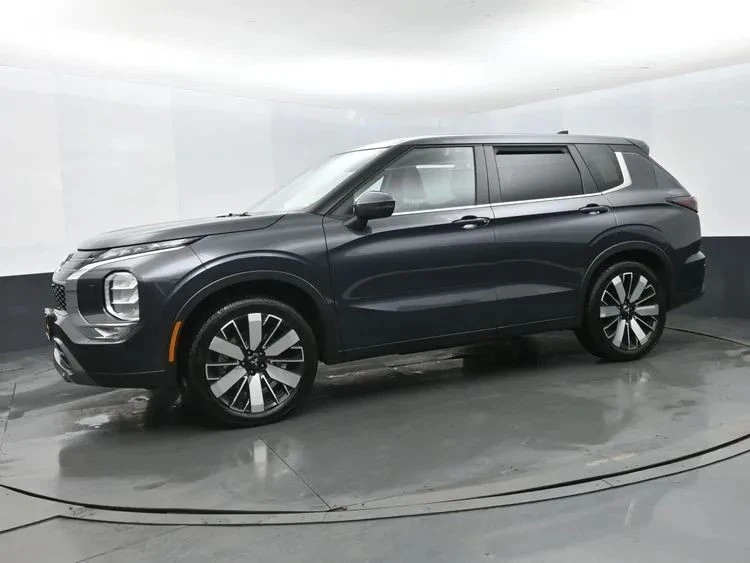 2025 Mitsubishi Outlander - Image 5 of 12