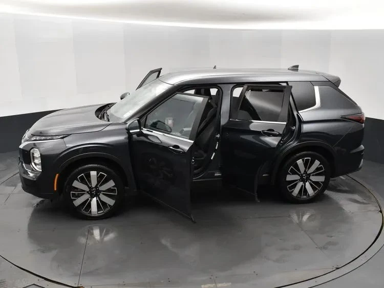 2025 Mitsubishi Outlander - Image 7 of 12