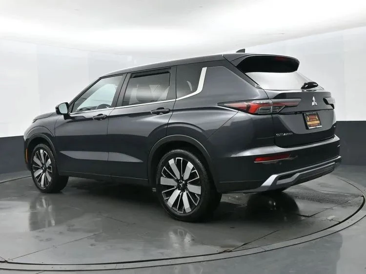 2025 Mitsubishi Outlander - Image 9 of 12