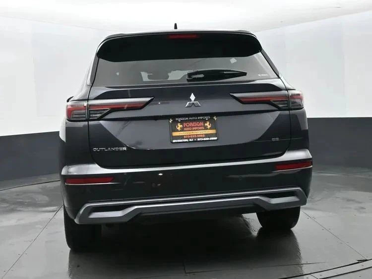 2025 Mitsubishi Outlander - Image 8 of 12