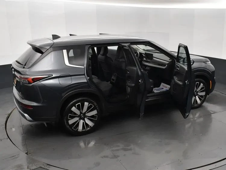 2025 Mitsubishi Outlander - Image 6 of 12