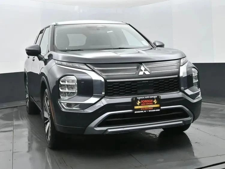 2025 Mitsubishi Outlander - Image 3 of 12