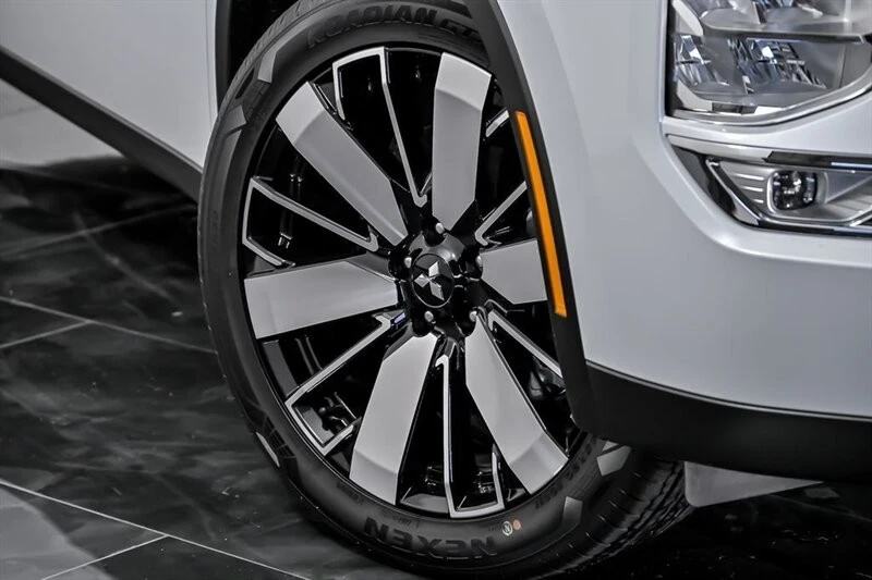 2025 Mitsubishi Outlander - Image 3 of 21
