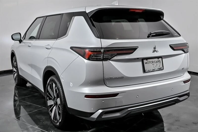 2025 Mitsubishi Outlander - Image 7 of 21