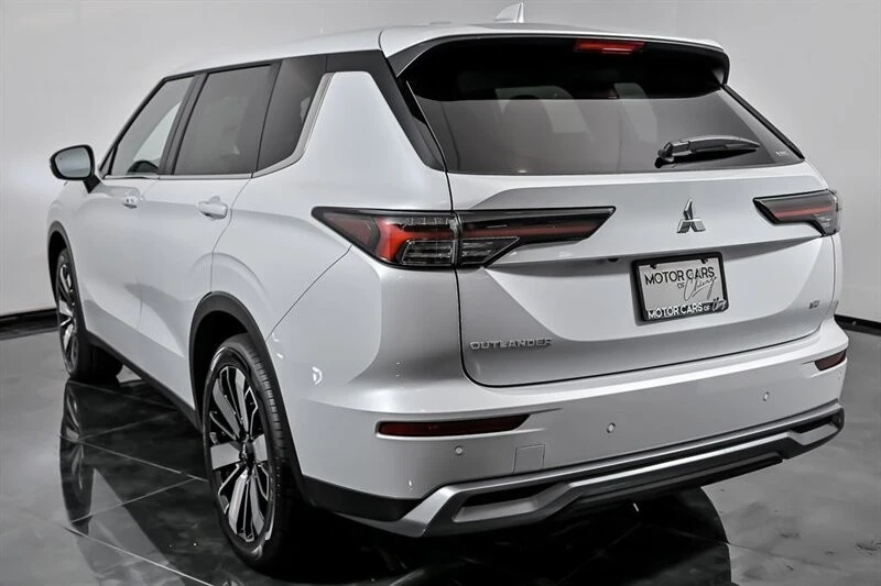 2025 Mitsubishi Outlander - Image 7 of 21