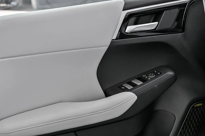 2025 Mitsubishi Outlander - Image 11 of 21