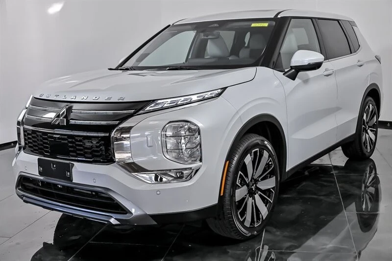 2025 Mitsubishi Outlander - Image 5 of 21
