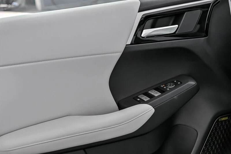 2025 Mitsubishi Outlander - Image 11 of 21