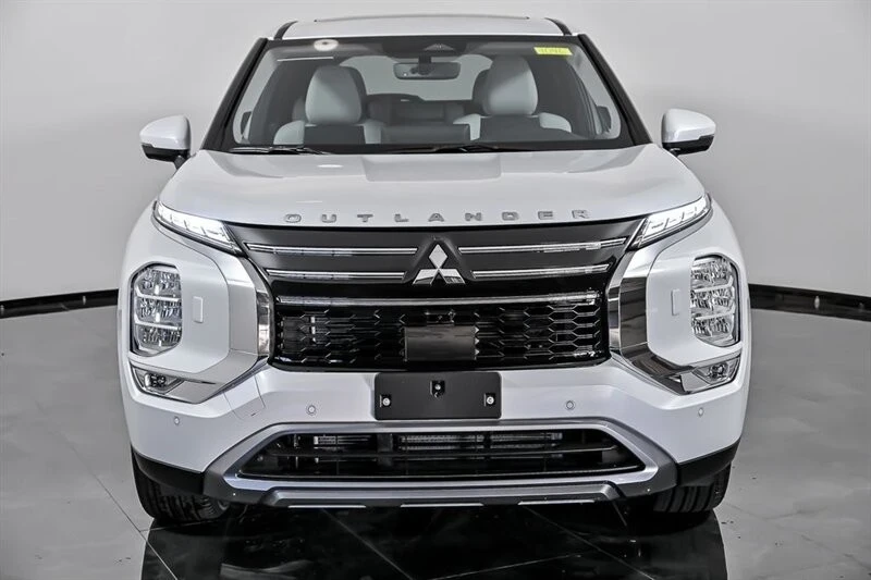 2025 Mitsubishi Outlander - Image 4 of 21