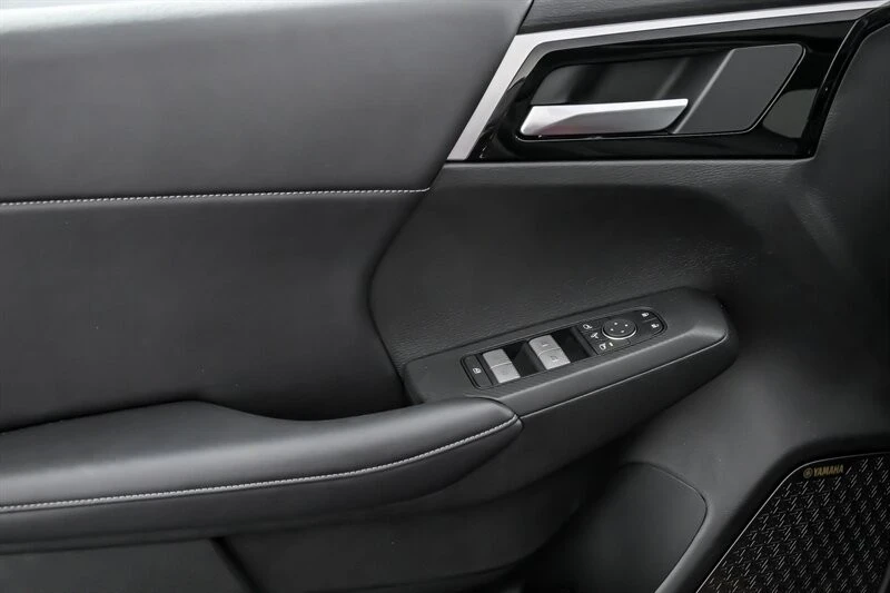 2025 Mitsubishi Outlander - Image 11 of 21