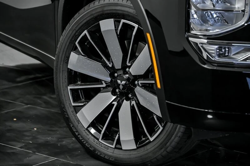 2025 Mitsubishi Outlander - Image 3 of 21