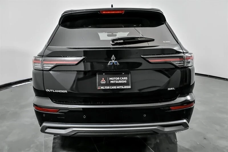 2025 Mitsubishi Outlander - Image 8 of 21