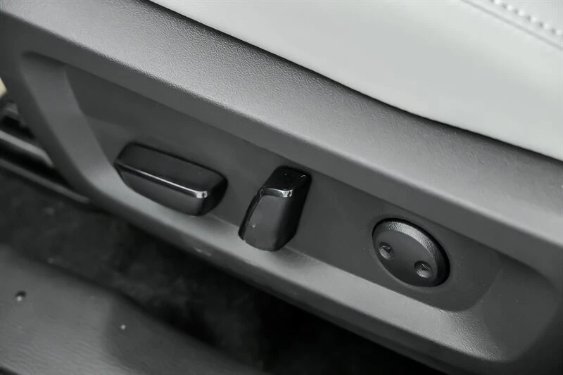 2025 Mitsubishi Outlander - Image 18 of 21