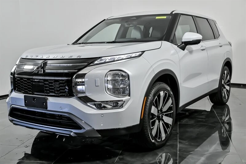 2025 Mitsubishi Outlander - Image 5 of 21
