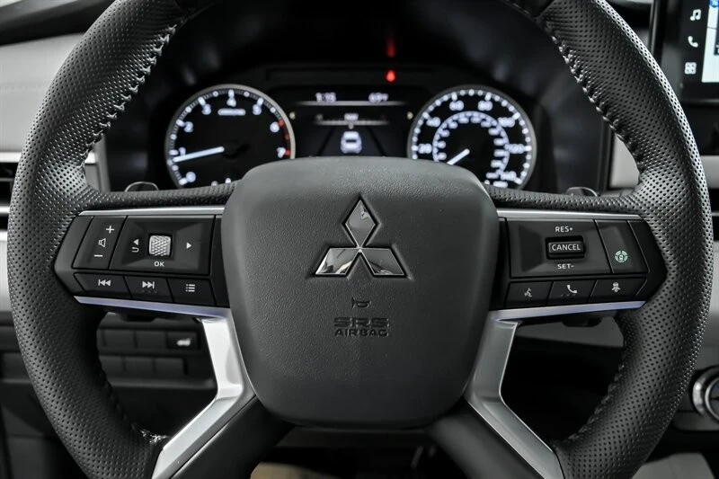 2025 Mitsubishi Outlander - Image 20 of 21