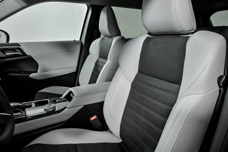 2025 Mitsubishi Outlander - Image 15 of 21