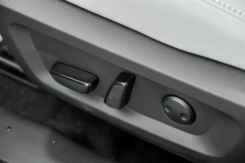 2025 Mitsubishi Outlander - Image 18 of 21