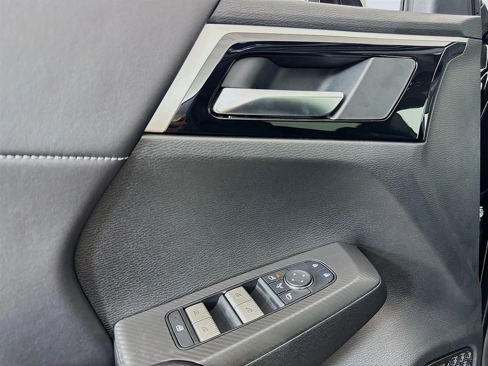 2025 Mitsubishi Outlander - Image 18 of 21