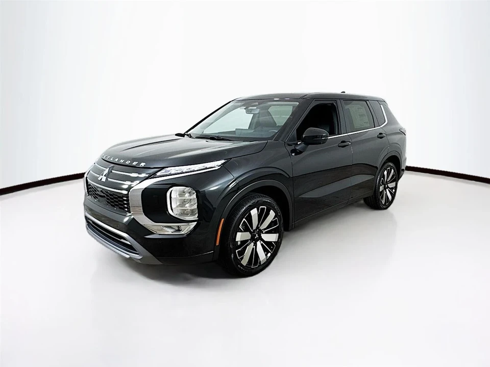 2025 Mitsubishi Outlander - Image 3 of 21