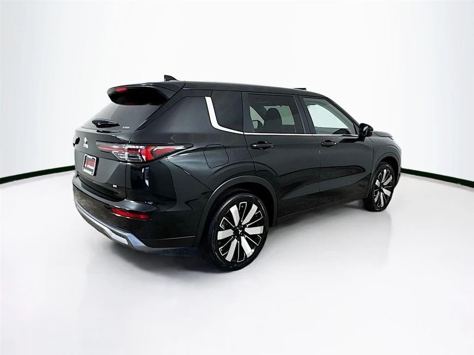 2025 Mitsubishi Outlander - Image 7 of 21