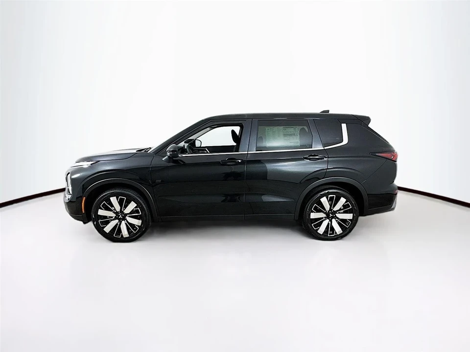 2025 Mitsubishi Outlander - Image 4 of 21