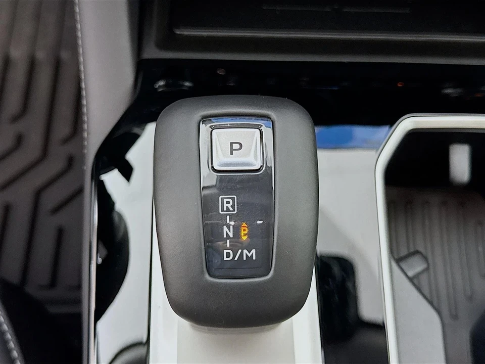 2025 Mitsubishi Outlander - Image 17 of 21
