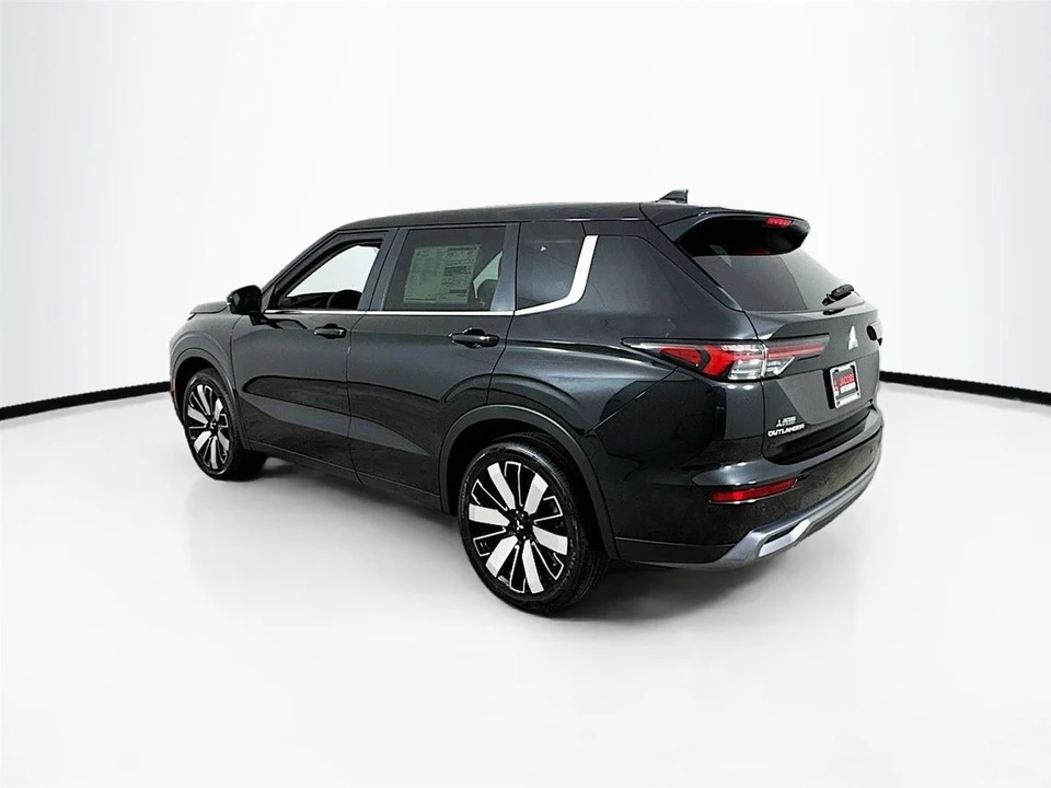 2025 Mitsubishi Outlander - Image 5 of 21