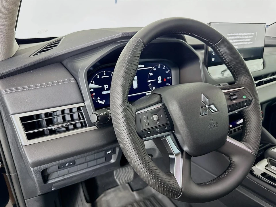 2025 Mitsubishi Outlander - Image 9 of 21