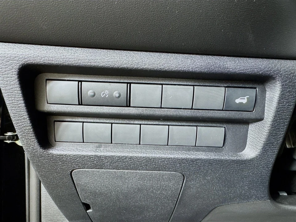 2025 Mitsubishi Outlander - Image 10 of 21