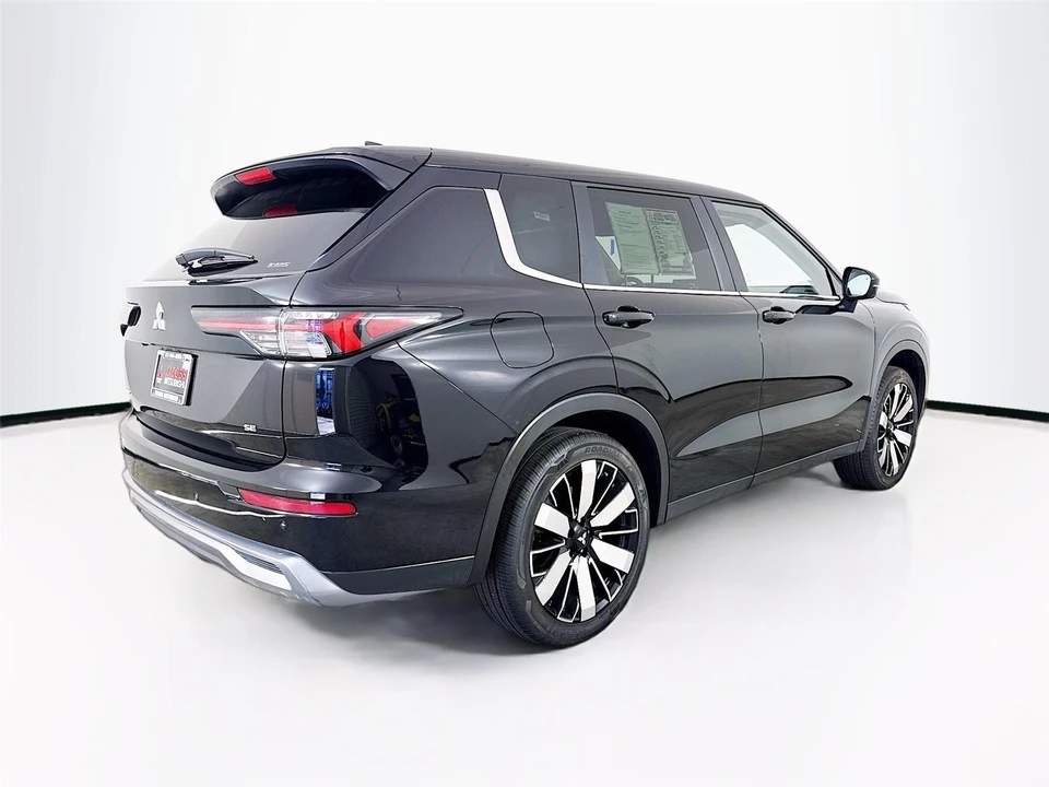 2025 Mitsubishi Outlander - Image 7 of 21