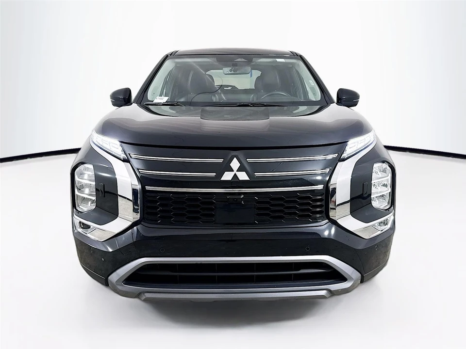 2025 Mitsubishi Outlander - Image 2 of 21