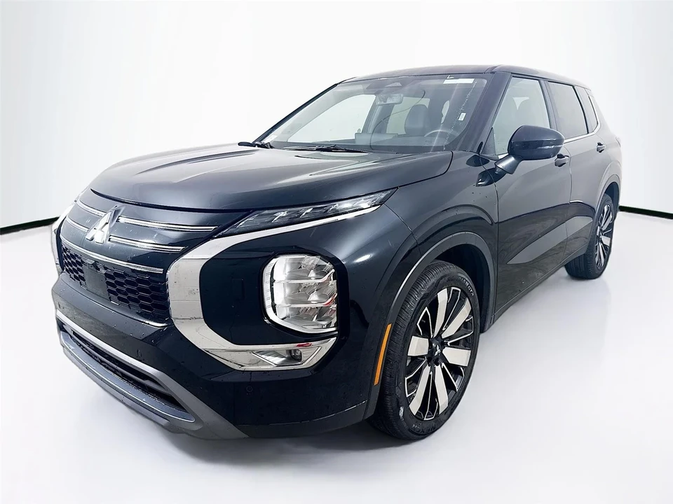 2025 Mitsubishi Outlander - Image 3 of 14