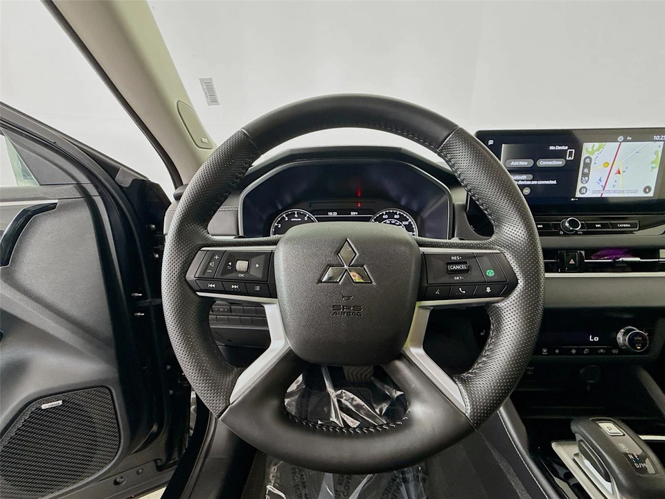 2025 Mitsubishi Outlander - Image 10 of 21