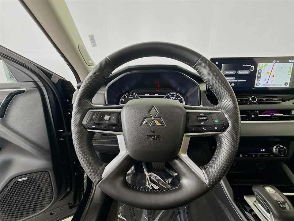 2025 Mitsubishi Outlander - Image 10 of 21