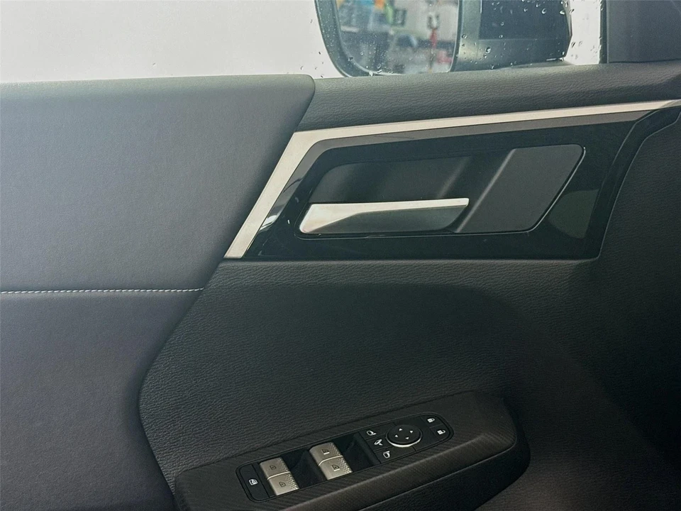 2025 Mitsubishi Outlander - Image 9 of 14